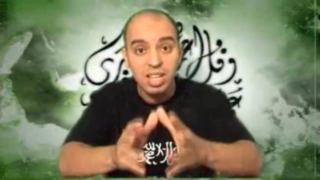 مغني الراب الجزائري لطفي دوبل كانون يلبس لباس الوعاظ في رمضان ويثير زوبعة استياء لدى المعل قين قناة الجزائر